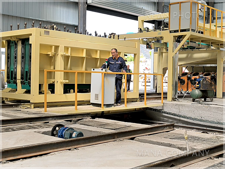 1689325380795187.jpg 復(fù)合外墻板生產(chǎn)線-客戶現(xiàn)場01.jpg